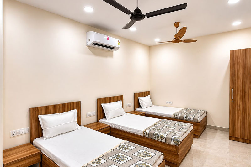 pg for boys in delhi